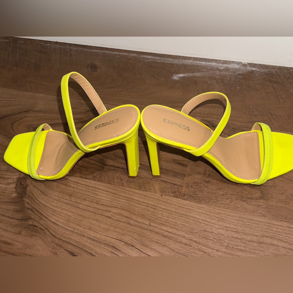 Express Women's Neon Yellow Heels Size 8